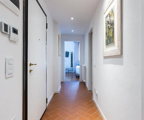 La Casa Del Vescovo * 이몰라